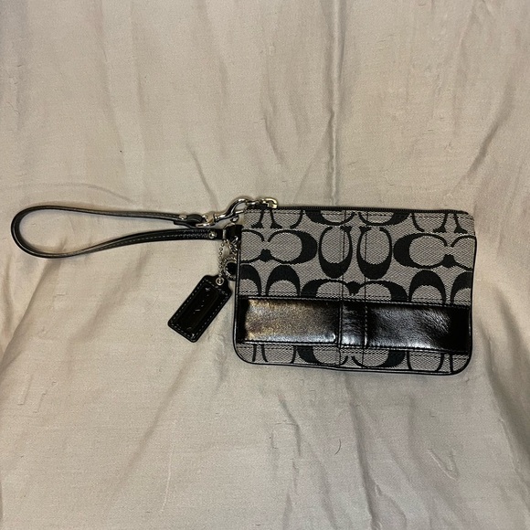 Coach Signature Black and Tan Wristlet No Flaws - Picture 2 of 16